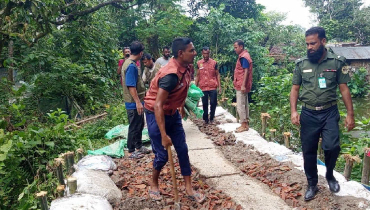 আনসার-ভিডিপির উদ্যোগে সড়ক সংস্কার আনসার-ভিডিপির উদ্যোগে সড়ক সংস্কার