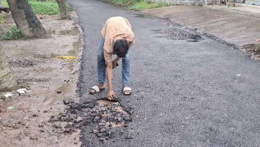 হাতের টানেই উঠে যাচ্ছে কার্পেটিং হাতের টানেই উঠে যাচ্ছে কার্পেটিং