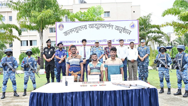 বনদস্যু বড় জাহাঙ্গীর বাহিনী’র তিন সদস্যের আত্মসমর্পণ বনদস্যু বড় জাহাঙ্গীর বাহিনী’র তিন সদস্যের আত্মসমর্পণ