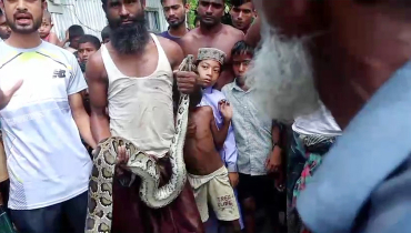 কুড়িগ্রামে অজগর সাপ উদ্ধার, এলাকাজুড়ে চাঞ্চল্য