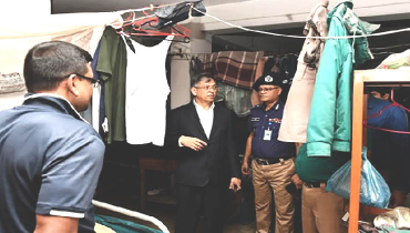 আকস্মিক পরিদর্শনে তেজগাঁ থানায় স্বরাষ্ট্রমন্ত্রী আকস্মিক পরিদর্শনে তেজগাঁ থানায় স্বরাষ্ট্রমন্ত্রী