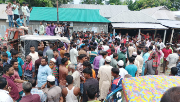 ভূরুঙ্গামারীতে সারের দাবিতে কৃষকদের বিক্ষোভ