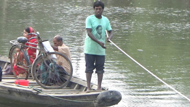 দড়ি টেনেই চলে প্রতিবন্ধী জনির সংসার