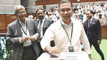 মির্জা ফখরুলকে সঙ্গে নিয়ে ভোট দিলেন প্রধানমন্ত্রী মির্জা ফখরুলকে সঙ্গে নিয়ে ভোট দিলেন প্রধানমন্ত্রী
