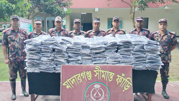 সীমান্তে বিজিবির অভিযান, ২০ লাখ টাকার পণ্য জব্দ সীমান্তে বিজিবির অভিযান, ২০ লাখ টাকার পণ্য জব্দ
