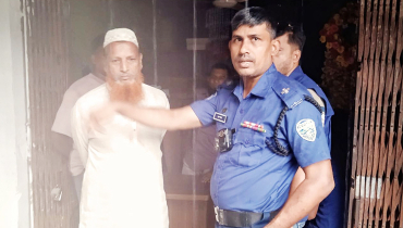 ত্রাণের চাল বিক্রি করতে গিয়ে বিএনপি নেতা আটক ত্রাণের চাল বিক্রি করতে গিয়ে বিএনপি নেতা আটক