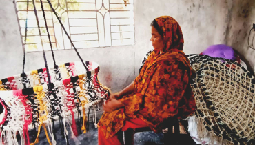 দৃষ্টিনন্দন দোলনা ঘিরে স্বপ্ন বুনছেন কালীগঞ্জের নারীরা দৃষ্টিনন্দন দোলনা ঘিরে স্বপ্ন বুনছেন কালীগঞ্জের নারীরা