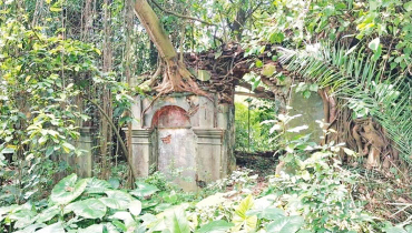 ধ্বংসের দ্বারপ্রান্তে রাণী ভবাণীর জন্মভিটা ধ্বংসের দ্বারপ্রান্তে রাণী ভবাণীর জন্মভিটা