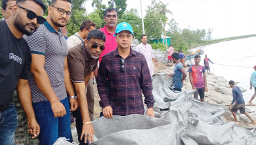 নদীর ভাঙন আতঙ্কে টাঙ্গাইলের চরাঞ্চলের মানুষ