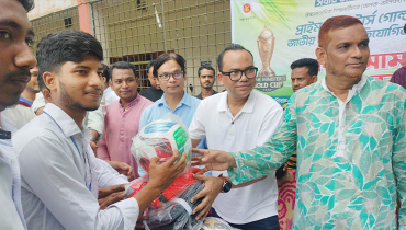 প্রাইম মিনিস্টার্স গোল্ডকাপ ফুটবল প্রতিযোগিতার ক্রীড়াসামগ্রী বিতরণ