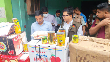 লক্ষ্মীপুরে ৩৫৫ কেজি নকল ঘি জব্দ, লাখ টাকা জরিমানা লক্ষ্মীপুরে ৩৫৫ কেজি নকল ঘি জব্দ, লাখ টাকা জরিমানা