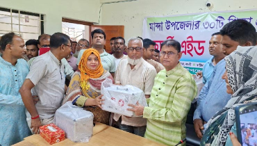মান্দায় দুস্থদের মাঝে নগদ অর্থ বিতরণ মান্দায় দুস্থদের মাঝে নগদ অর্থ বিতরণ