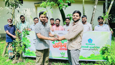 বাকৃবিতে শিবিরের উদ্যোগে বিভিন্ন ফলদ চারা বিতরণ