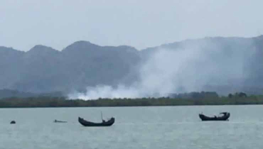 রাখাইনে দফায় দফায় বোমা বিস্ফোরণ, কাঁপছে টেকনাফ