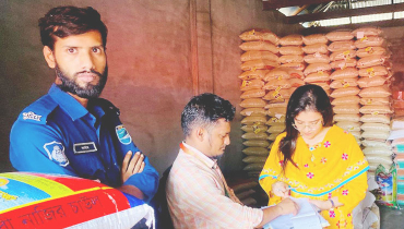 প্লাষ্টিকের বস্তায় চাল বিক্রি, ব্যবসায়ীকে জরিমানা প্লাষ্টিকের বস্তায় চাল বিক্রি, ব্যবসায়ীকে জরিমানা