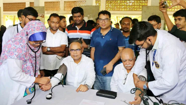 ইবিতে বিনামূল্যে স্বাস্থ্যসেবা-রক্তদান ক্যাম্পেইন