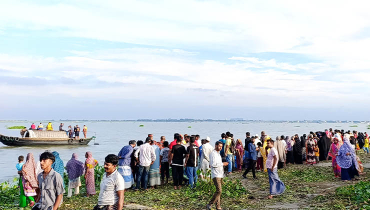 মেঘনা নদীতে বলগেটের আঘাতে ৩ জনের মৃত্যু মেঘনা নদীতে বলগেটের আঘাতে ৩ জনের মৃত্যু
