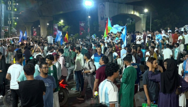 বিশ্বকাপ ফাইনাল দেখতে নিষেধাজ্ঞা ভেঙে টিএসসিতে সমর্থকরা বিশ্বকাপ ফাইনাল দেখতে নিষেধাজ্ঞা ভেঙে টিএসসিতে সমর্থকরা