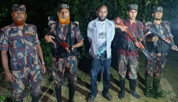 ফেনী সীমান্তে নাইজেরিয়ান নাগরিক আটক ফেনী সীমান্তে নাইজেরিয়ান নাগরিক আটক