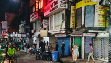 রাত ৮টার মধ্যে শপিংমল-দোকান বন্ধের নির্দেশ