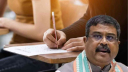 নরেন্দ মোদীর নতিস্বীকার, শিক্ষামন্ত্রীর পদত্যাগ