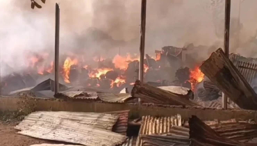 ঝুটের গোডাউনের আগুন দুই ঘণ্টা পর নিয়ন্ত্রণে