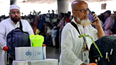 দেশে ফিরলেন ৫৪৩২৩ হাজি, ৫০ জনের মৃত্যু