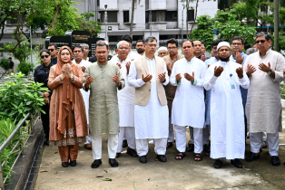 মা বাবা ভাইয়ের কবর জিয়ারত করলেন প্রধানমন্ত্রী তারেক রহমান