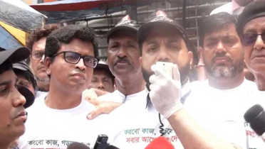 ‘ক্লিন ঢাকা’ গড়তে প্রতিমন্ত্রী ইশরাকের পরিচ্ছন্নতা অভিযান