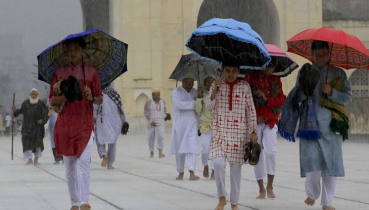 বৃষ্টির কারণে জুমায় যেতে না পারলে করণীয় 