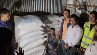 ধানের গোলায় মিলল দুই সহস্রাধিক কেজি সার ধানের গোলায় মিলল দুই সহস্রাধিক কেজি সার