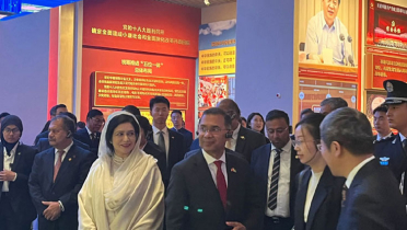 চীনা কমিউনিস্ট পার্টির জাদুঘর পরিদর্শন প্রধানমন্ত্রীর