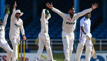 অবশেষে দেশের বাহিরে টেস্ট জিতল পাকিস্তান