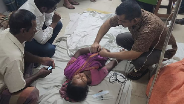 ঘুমের মধ্যে সাপের ছোবল, সাপসহ হাসপাতালে চৈতী