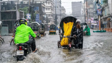রাজধানীতে টানা বৃষ্টি, অনেক সড়কে কোমরপানি রাজধানীতে টানা বৃষ্টি, অনেক সড়কে কোমরপানি