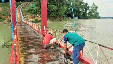 অবশেষে ভেসে উঠলো ঝুলন্ত সেতু অবশেষে ভেসে উঠলো ঝুলন্ত সেতু