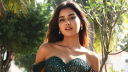 অর্থ সাহায্য চেয়ে অশালীন প্রস্তাবের মুখে মডেল অর্থ সাহায্য চেয়ে অশালীন প্রস্তাবের মুখে মডেল