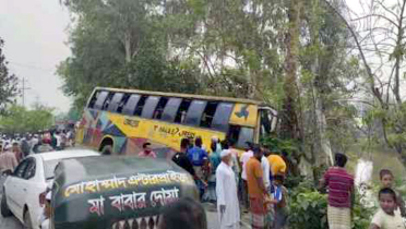 যাত্রীবাহী বাসচাপায় অটোভ্যানের ৩ যাত্রী নিহত