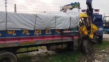 ট্রাকের পেছনে ট্রাকের ধাক্কা, চালক নিহত