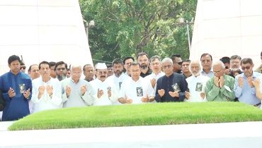 জিয়াউর রহমানের সমাধিতে প্রধানমন্ত্রীর শ্রদ্ধা নিবেদন জিয়াউর রহমানের সমাধিতে প্রধানমন্ত্রীর শ্রদ্ধা নিবেদন