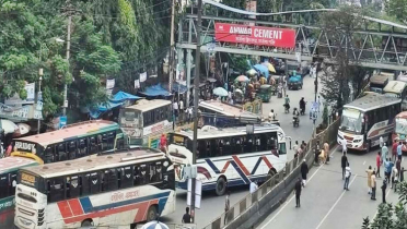 রাজধানীতে বাস উল্টে হেলপার নিহত, আহত ২