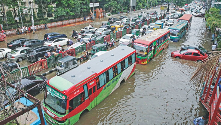 রাজধানীতে টানা বৃষ্টি, তীব্র যানজটে ভোগান্তি