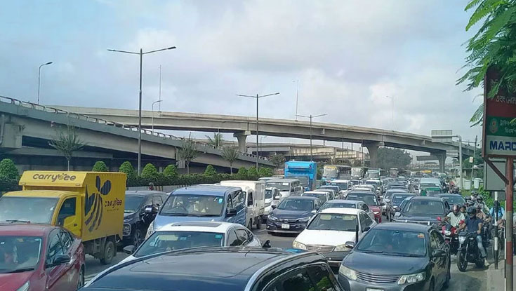 রাজধানীর বিমানবন্দর সড়কে তীব্র যানজট