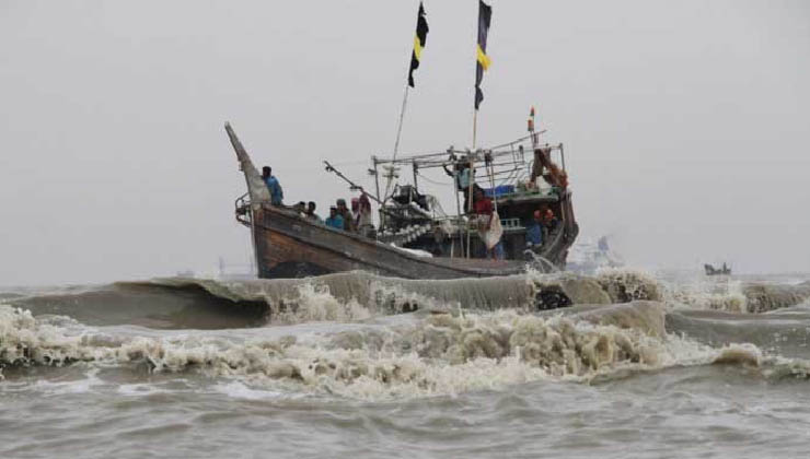 লঘুচাপের প্রভাবে ৪ সমুদ্রবন্দরে ৩ নম্বর সতর্ক সংকেত