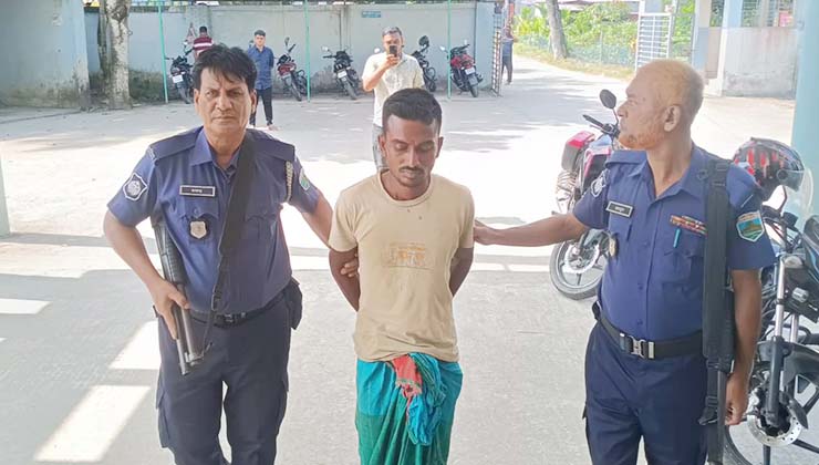 নেশার টাকা না পেয়ে মাকে জবাই করে হত্যা