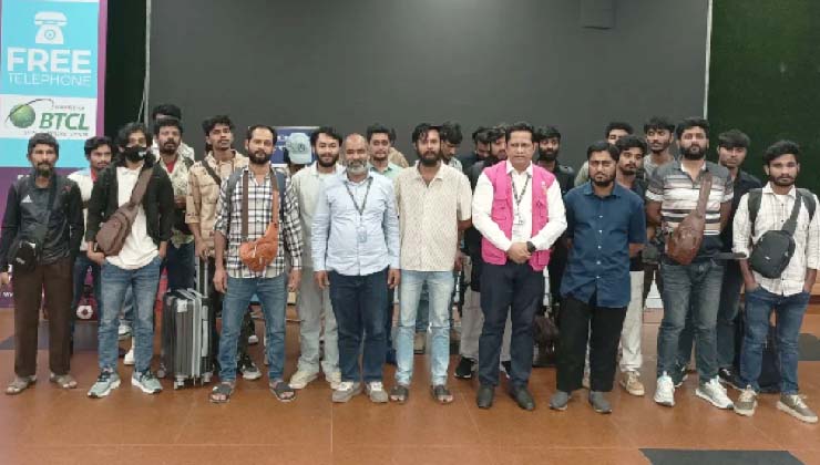 দেশে ফিরলেন কম্বোডিয়ার বন্দি থাকা ৩০ বাংলাদেশি