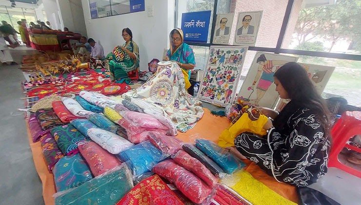 সোনারগাঁয়ে লালন কারুমেলা শুরু 