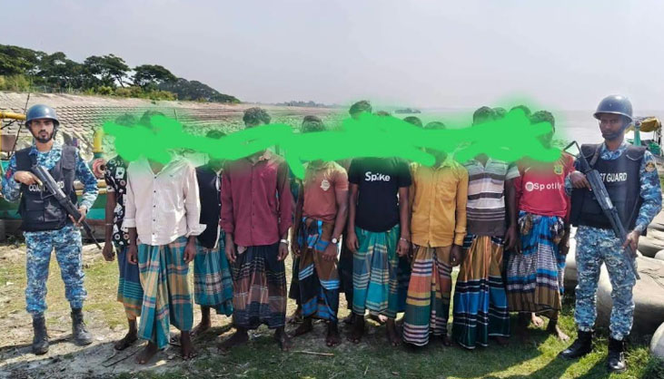 ইলিশ শিকারের দায়ে ৩৪ জেলের অর্থদণ্ড