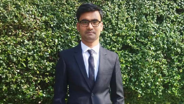 তৃতীয় শ্রেণিতে বাবা হারানো দেবব্রত এখন ম্যাজিস্ট্রেট