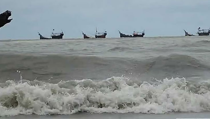 সাগরে গভীর নিম্নচাপ, সমুদ্রবন্দরে সতর্কসংকেত বহাল
